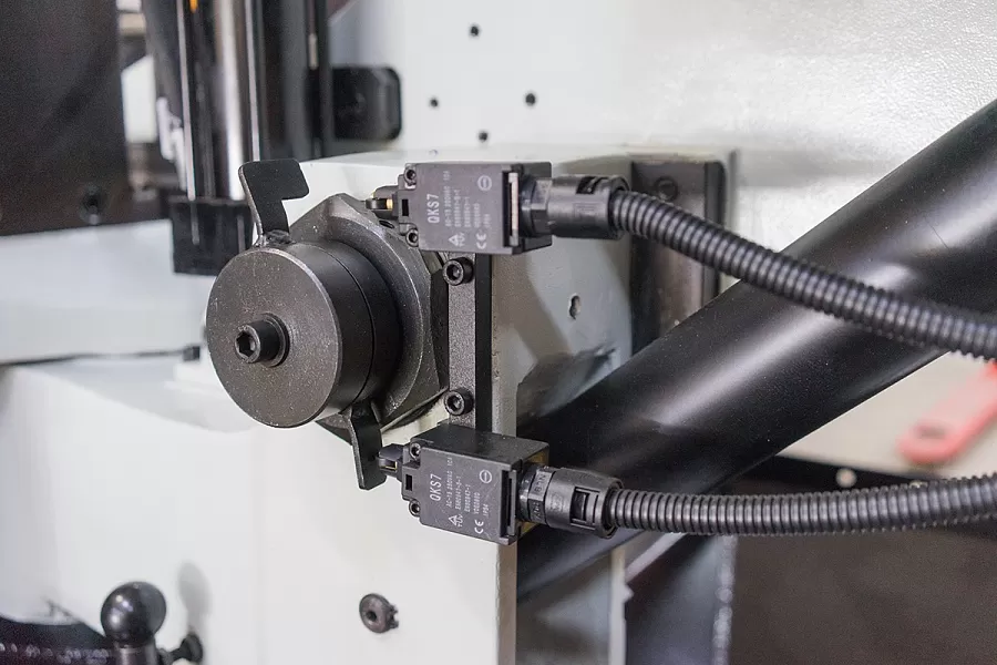 Автоматический ленточнопильный станок Stalex BS-460GBA