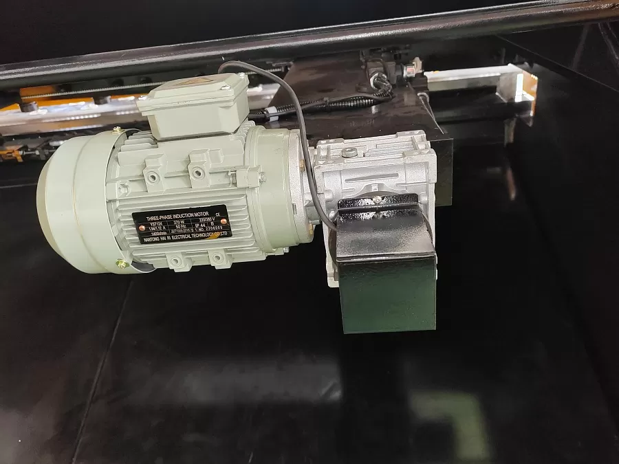 Гильотина гидравлическая Stalex HSB 2500x6